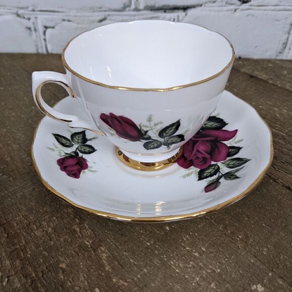Colclough bone china teacup and saucer red rose gold trim - Picture 4 of 7